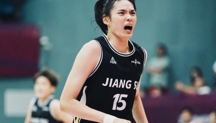 轰17+5力扛坎贝奇！中国女篮26岁2米悍将进化：宫鲁鸣征召她？|许晨妍|三分球|季后赛|中锋|娜塔莎·霍华德_新浪新闻