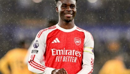 值得纪念！萨卡社媒晒照，庆祝达成阿森纳生涯300场里程碑+取胜